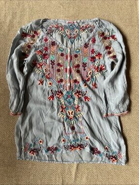 Johnny Was Light Gray Embroidered Boho Tunic with Multicolor Floral Accents